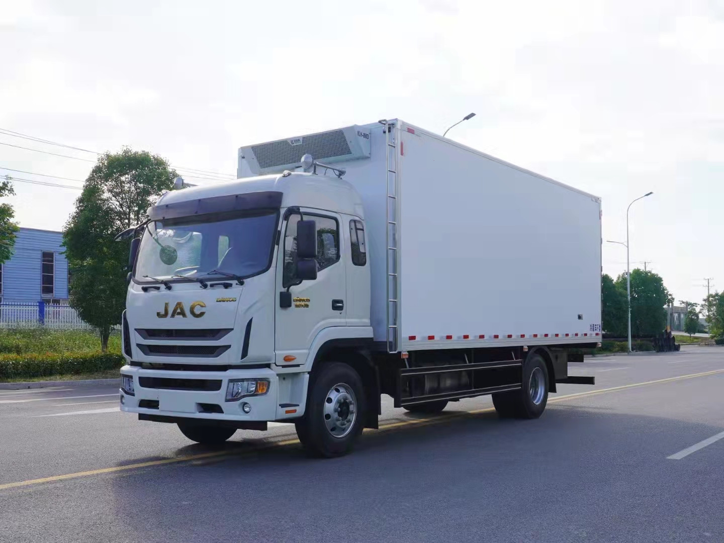 國(guó)六江淮德沃斯Q9 6.8米冷藏車